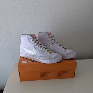 Nike Women's Blazer Mid '77